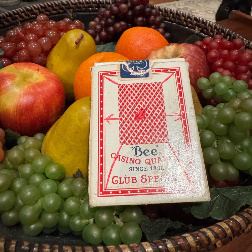 WELL LOVEDD VINTAGE PLAYING CARDS - Picture 2 of 8